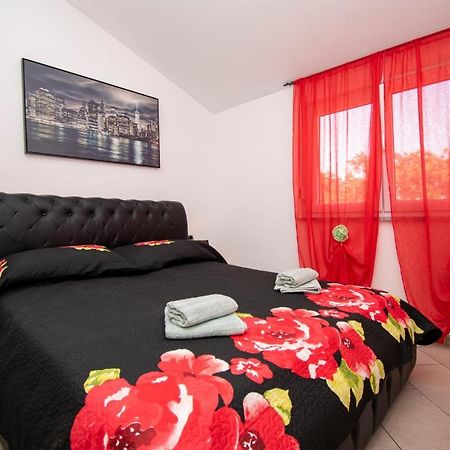 Apartments With Pool In Pula,Croatia Luaran gambar