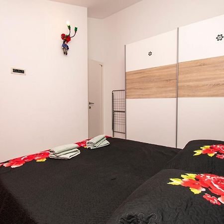 Apartments With Pool In Pula,Croatia Luaran gambar