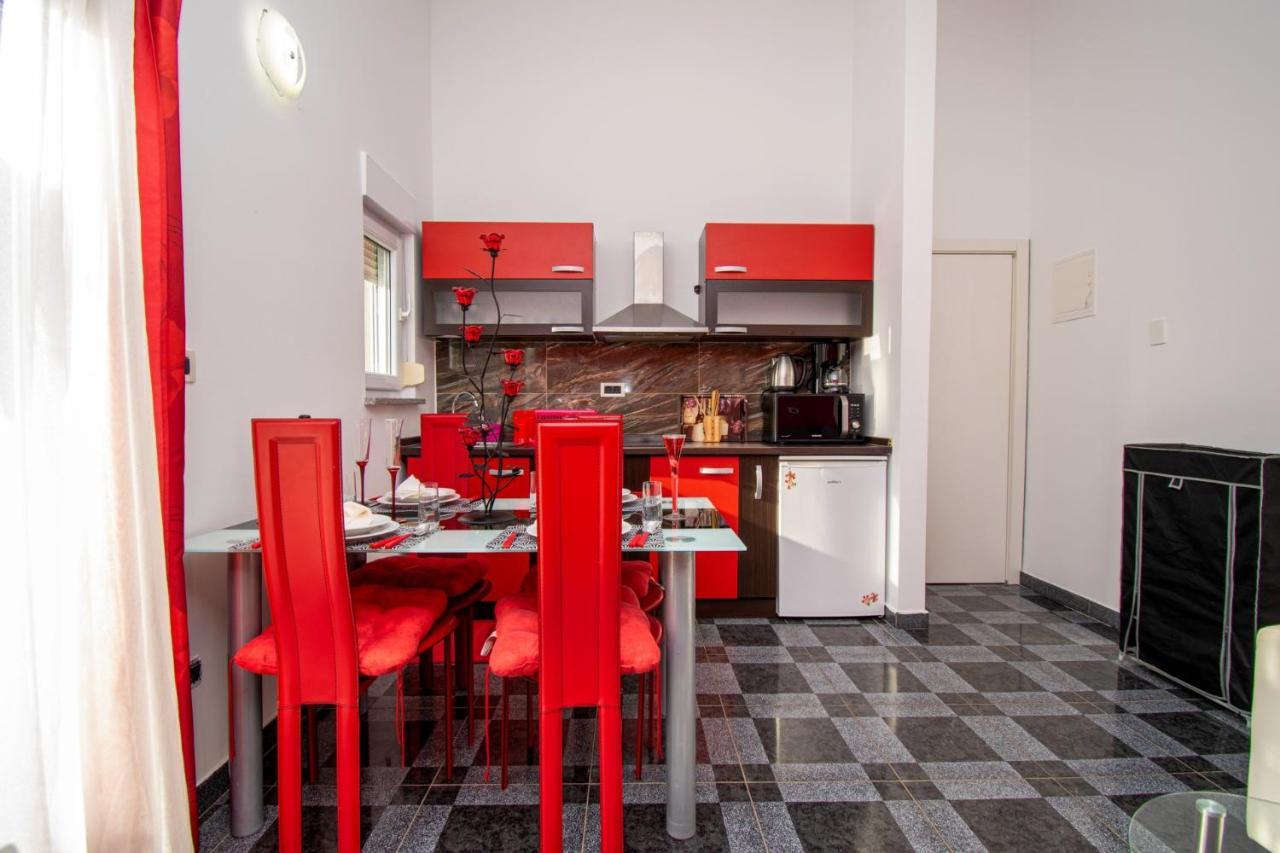 Apartments With Pool In Pula,Croatia Luaran gambar