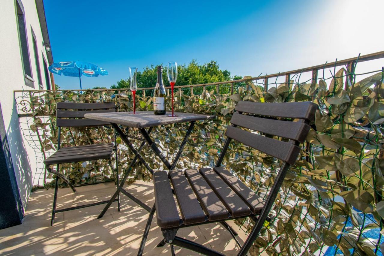 Apartments With Pool In Pula,Croatia Luaran gambar