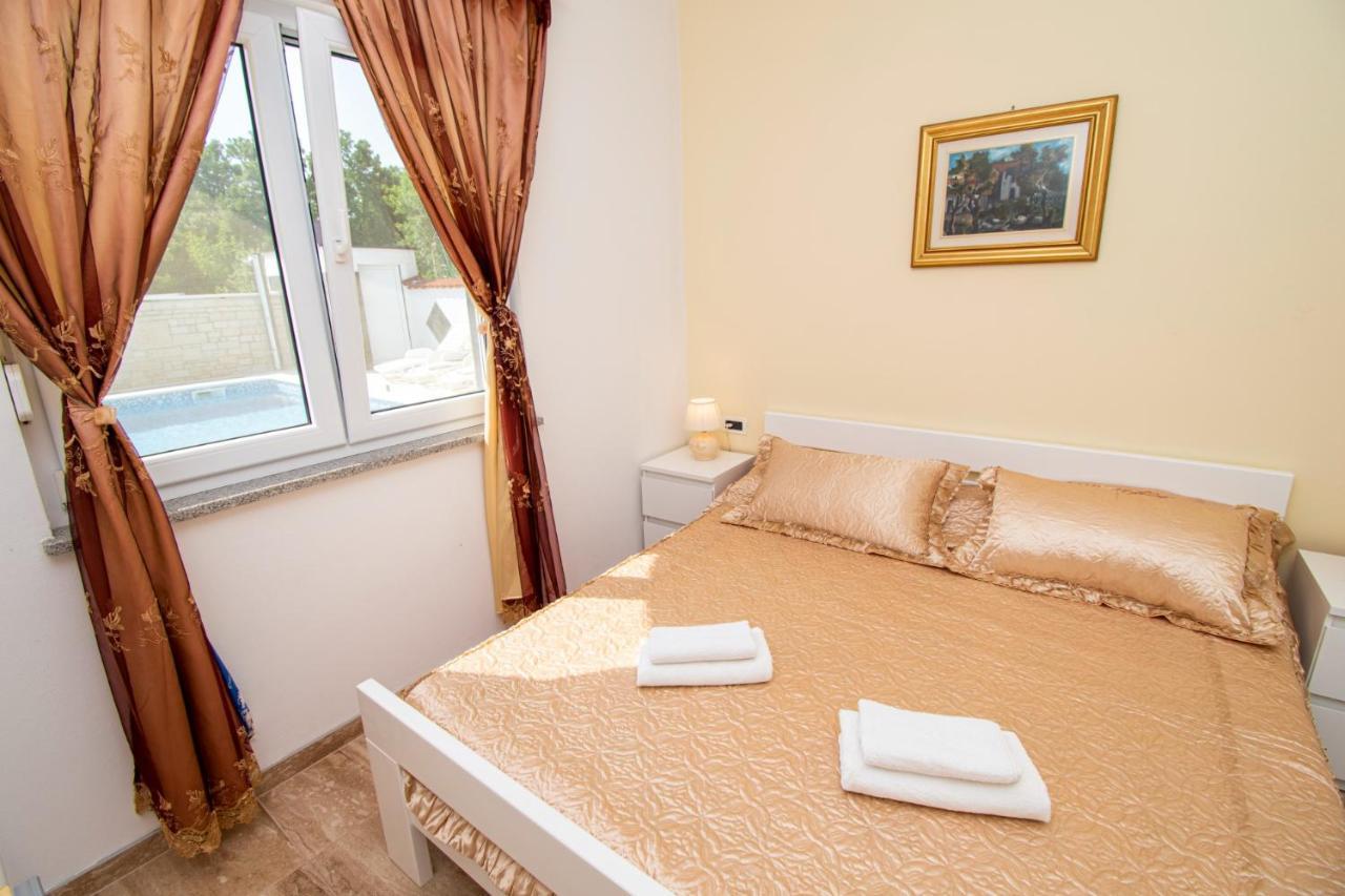 Apartments With Pool In Pula,Croatia Luaran gambar