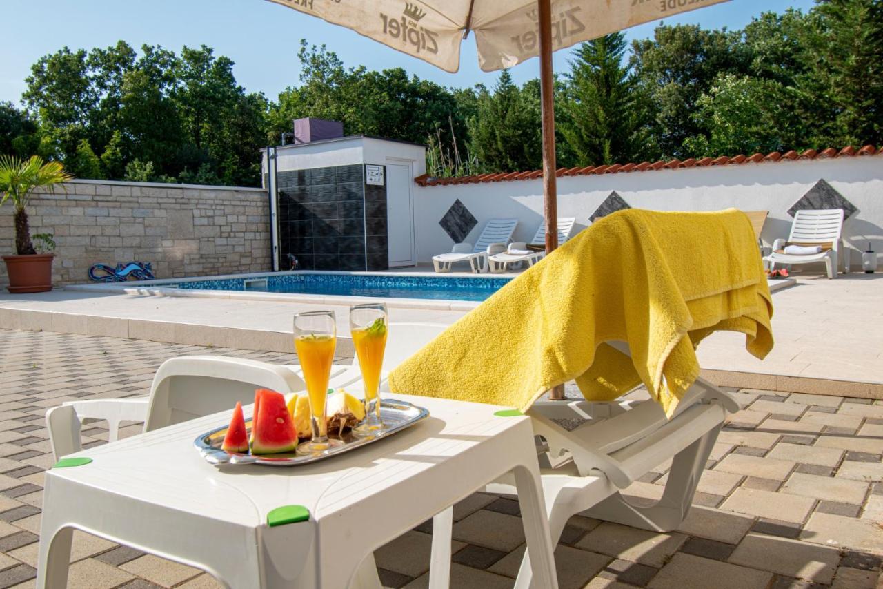 Apartments With Pool In Pula,Croatia Luaran gambar