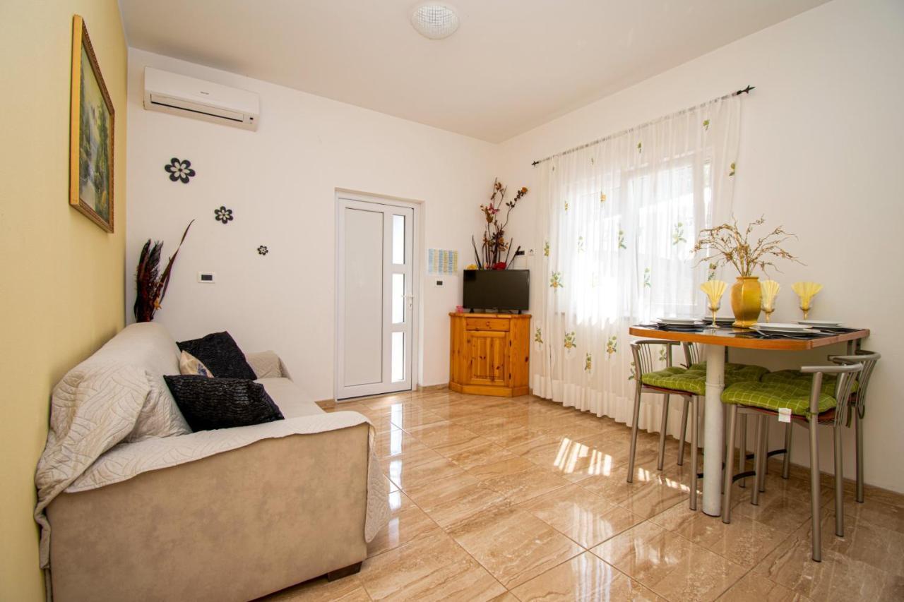 Apartments With Pool In Pula,Croatia Luaran gambar