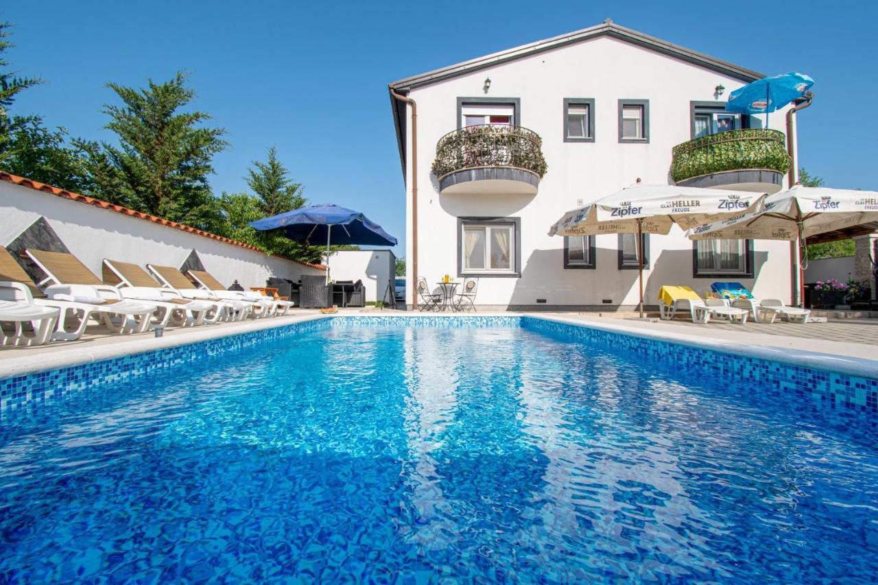 Apartments With Pool In Pula,Croatia Luaran gambar