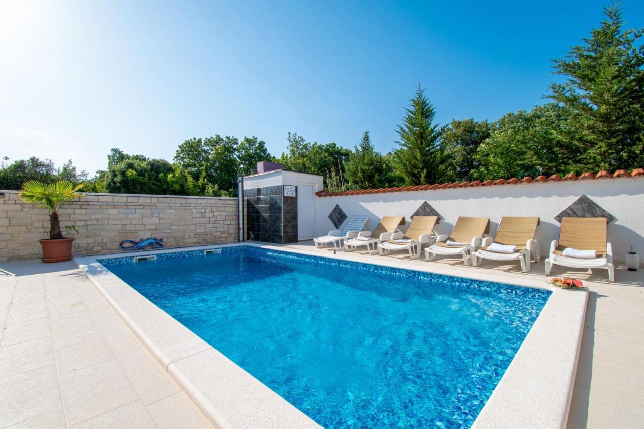 Apartments With Pool In Pula,Croatia Luaran gambar