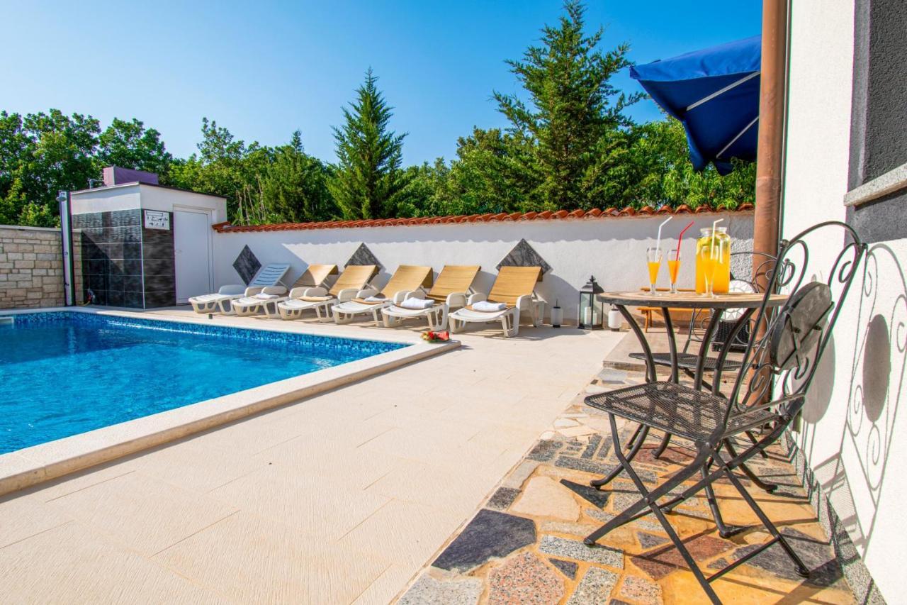 Apartments With Pool In Pula,Croatia Luaran gambar