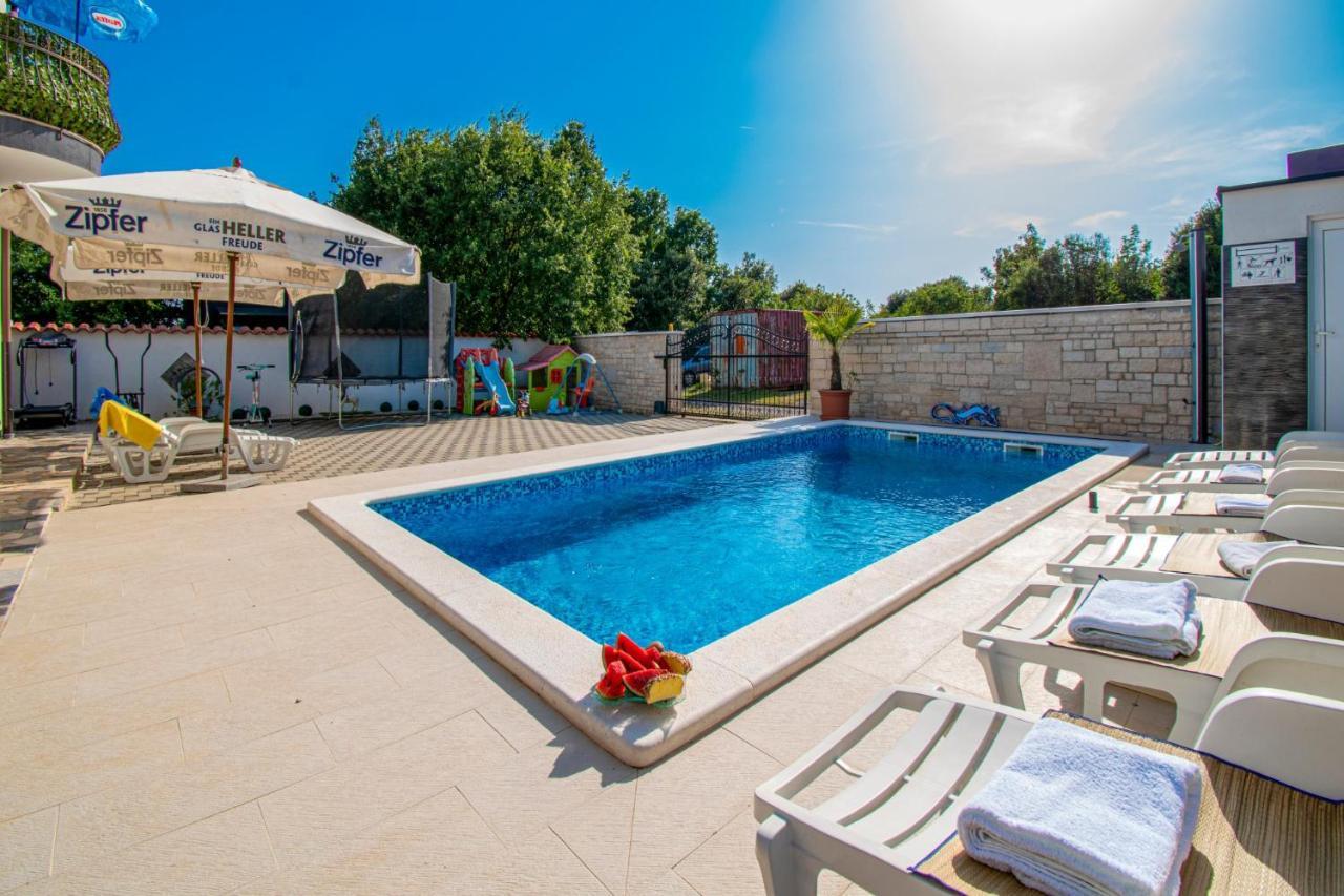 Apartments With Pool In Pula,Croatia Luaran gambar