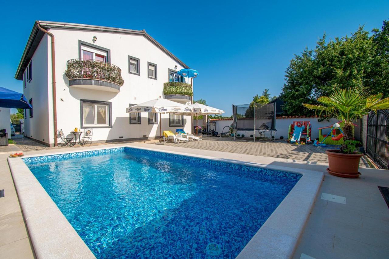 Apartments With Pool In Pula,Croatia Luaran gambar