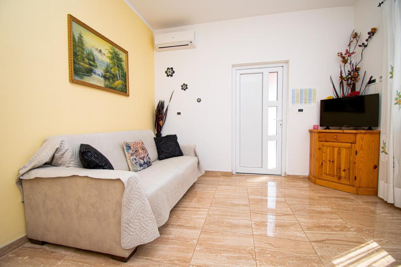 Apartments With Pool In Pula,Croatia Luaran gambar