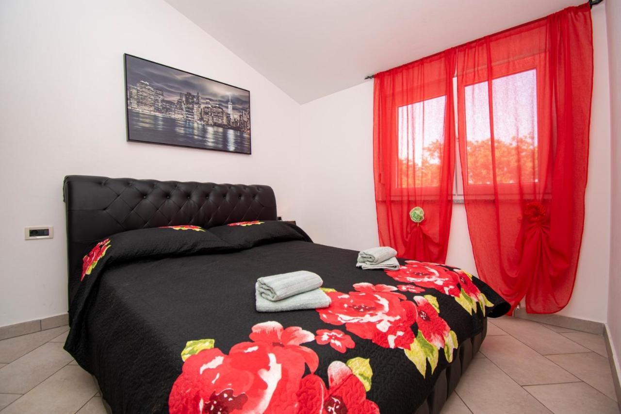 Apartments With Pool In Pula,Croatia Luaran gambar