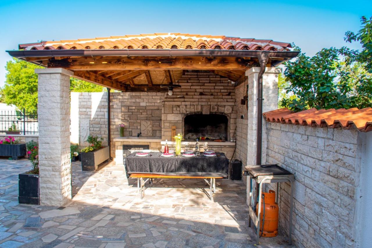 Apartments With Pool In Pula,Croatia Luaran gambar