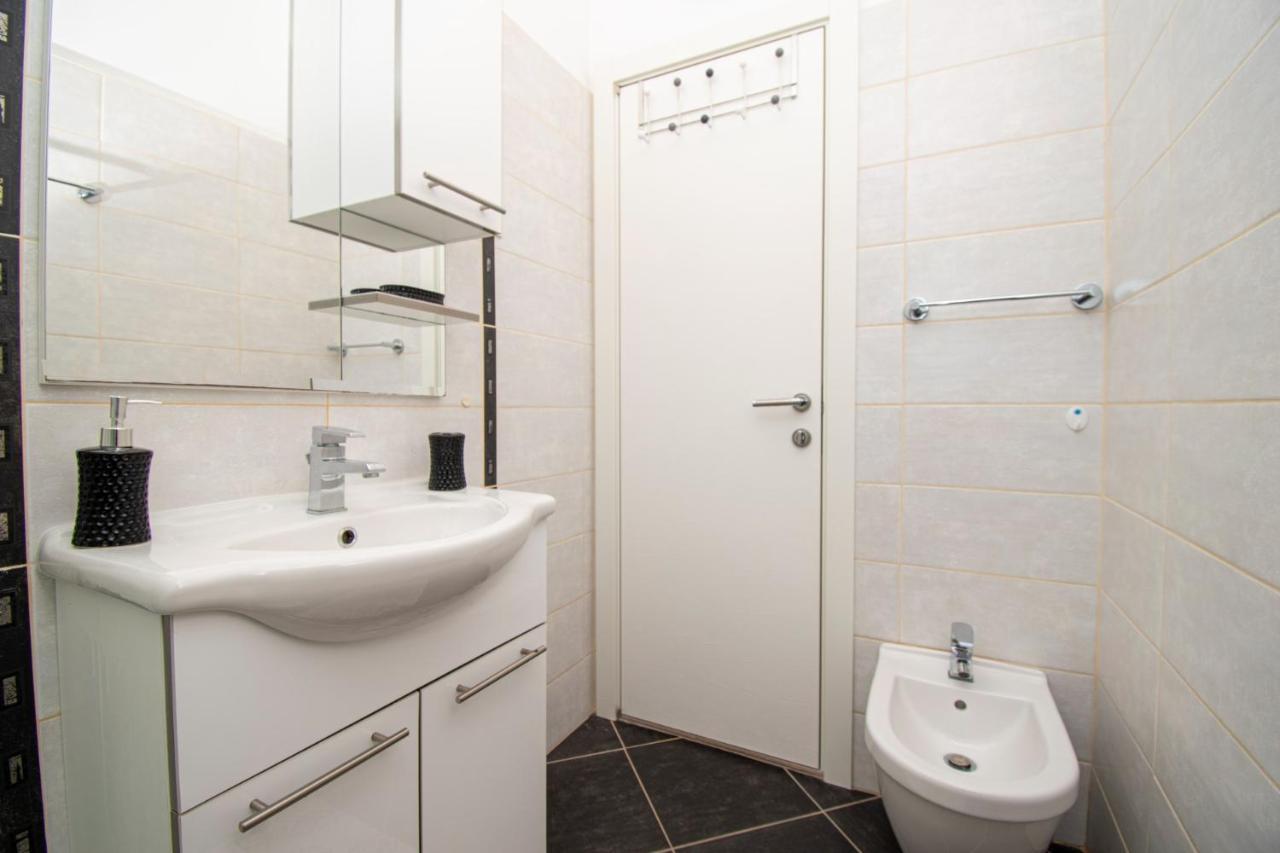 Apartments With Pool In Pula,Croatia Luaran gambar